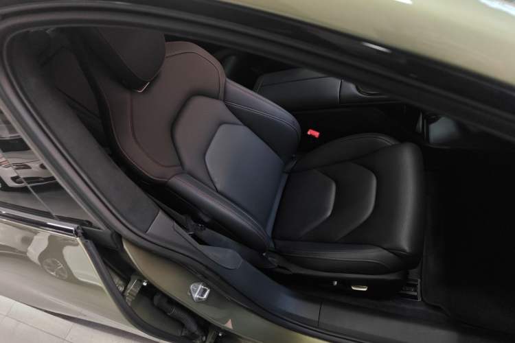 Used Xiaomi Auto SU7 2024 Four-Wheel Drive Ultra-Long Range Advanced Intelligent Driving Max Edition