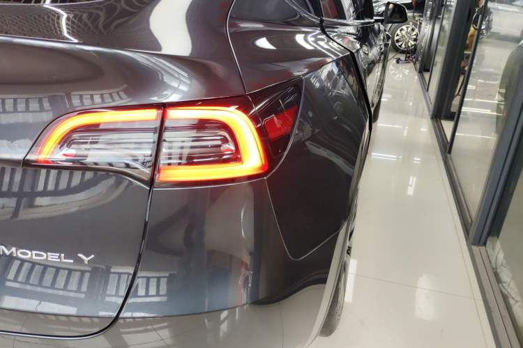 Used Tesla Model Y 2024 Rear-Wheel-Drive Version Right Rear Taillight