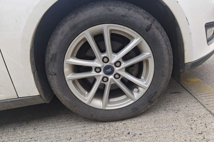 Used Ford Focus 2017 Sedan 1.6L Manual Fashion Edition Smart Drive Version
