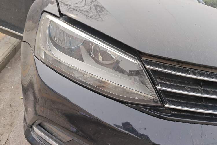 Used Volkswagen Sagitar 2018 280TSI DSG Comfort Model Right Front Headlight