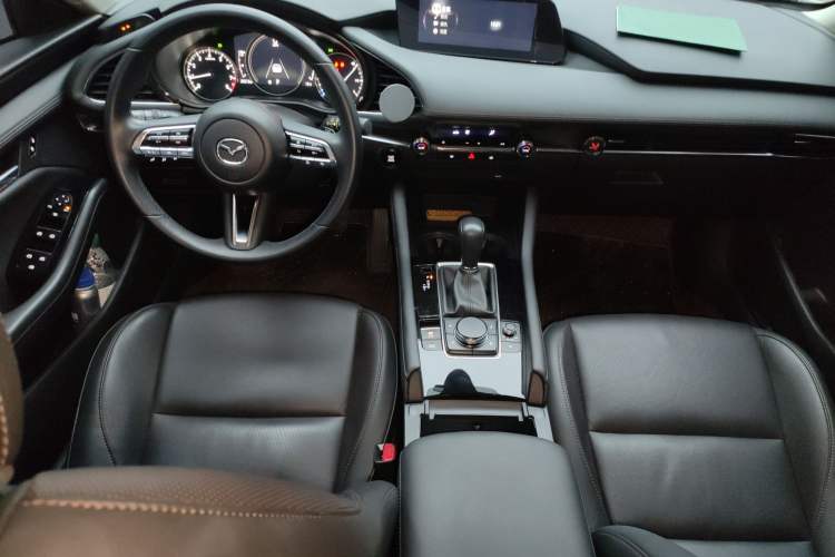 Used Mazda 3 Axela 2022 2.0L Automatic Zhi Rui Edition Center Console