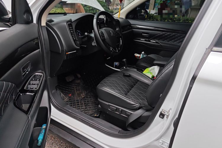 Used Mitsubishi Outlander 2020 2.4L 4x4 Zhi Xiang Edition 5 Seats Driver Seat