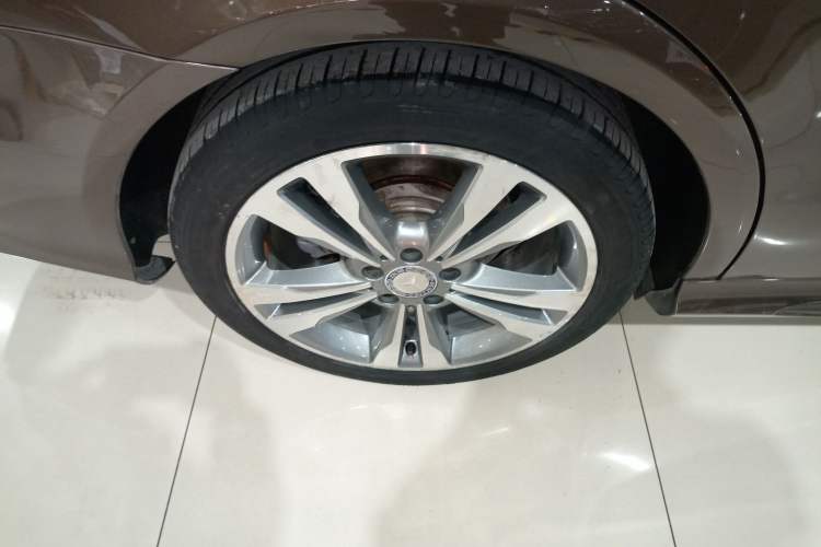 Used Mercedes-Benz E-Class 2014 Restyled E 260 L Sport Edition Right Rear Wheel Hub