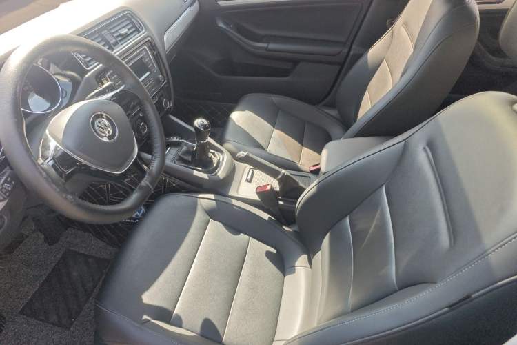 Used Volkswagen Sagitar 2015 1.6L Manual Comfort Model Left Front Seat