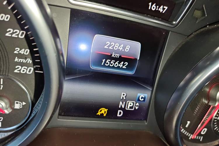 Used Mercedes-Benz GLE 2017 GLE 400 4MATIC Odometer Close Up