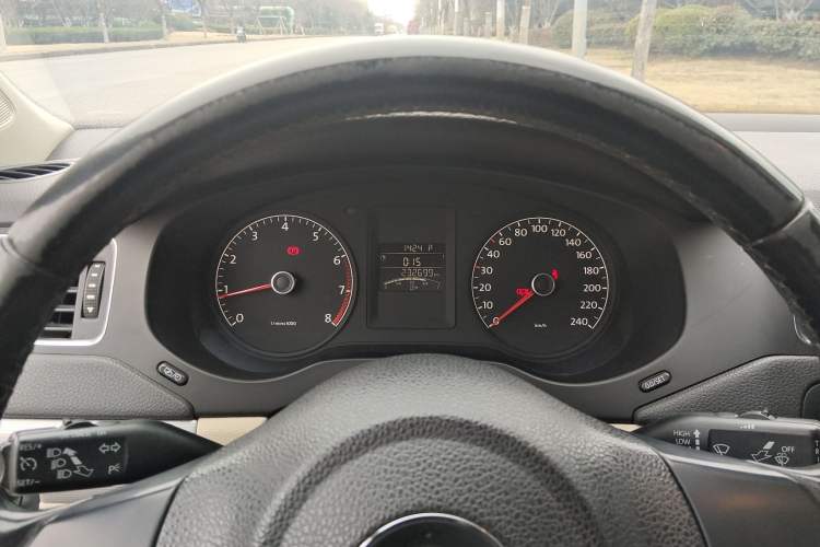 Used Volkswagen Sagitar 2014 Revised Version 1.6L Automatic Comfort Edition Instrument Cluster