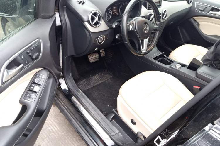 Used Mercedes-Benz B-Class 2012 B 200 Driver Seat