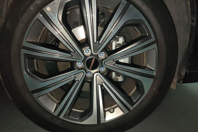 Used EXEED Lanyue 2023 400T Four-Wheel Drive Starry Edition 7-Seater Right Front Wheel Hub