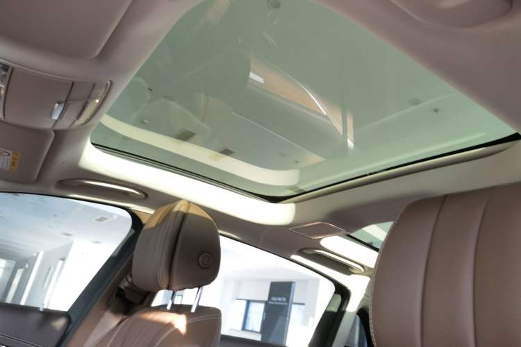 Used Mercedes-Benz E-Class 2023 Updated E 300 L Fashion Edition Headliner