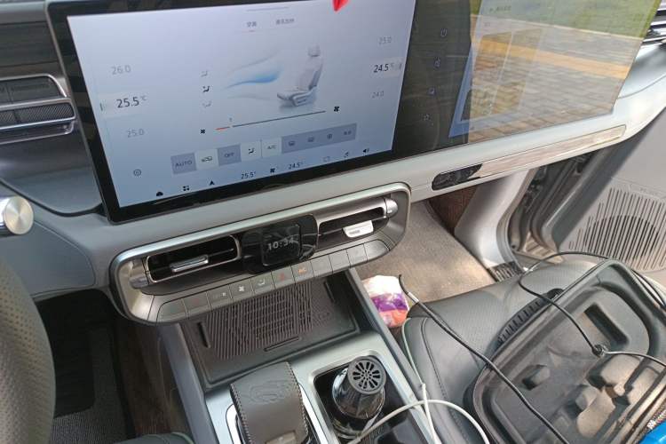 Used BAIC Off-Road BJ40 2024 2.0T All-New Urban Hunter Edition Chivalrous Style
