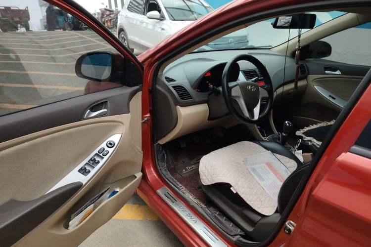 Used Hyundai Verna (older generation) 2010 Sedan 1.4L Manual Comfort GS
