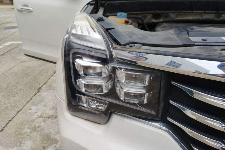 Used GAC Trumpchi GS8 2017 320T Two-Wheel Drive Luxury Smart Connectivity Version (7 Seats) Exterior 6