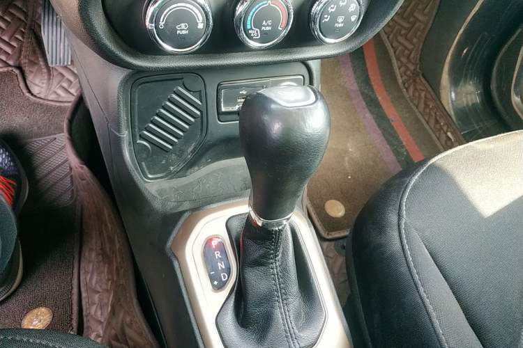 Used Jeep Renegade 2017 180T Automatic Kinetic Edition+
