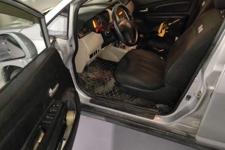 Used Venucia R50 2014 1.6L Manual Splendid Edition