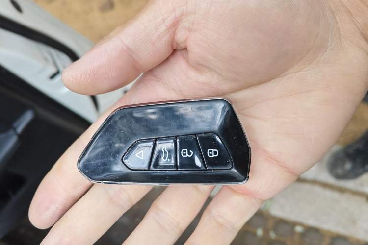 Used Geely Auto GX7 2015 Sports Edition 2.0L Automatic Luxury Upgrade Version China V Standard