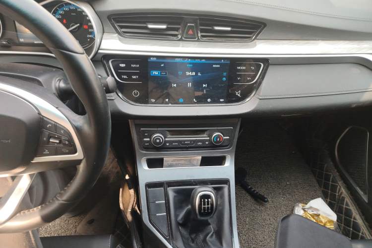 Used Geely Auto Emgrand 2019 Leading Edition 1.5L Manual Luxury Model China VI Standard
