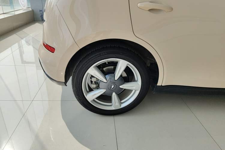 Used ORA Good Cat 2023 401 km Standard Range Premium Trim Ternary Lithium Right Rear Wheel Hub