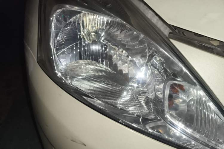 Used Nissan Tiida 2014 1.6L CVT Cool Cafe Edition Right Front Headlight