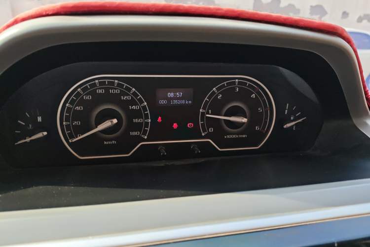 Used SAIC MAXUS Xintu V80 2018 2.5T 6-Speed Manual Aoyuntong Short Wheelbase Mid-Height 5-6 Seater