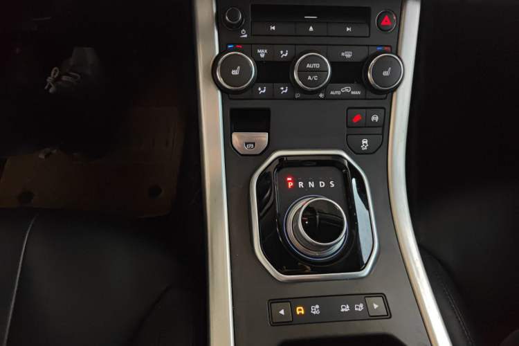 Used Land Rover Range Evoque 2015 2.0T Five-Door Zhiyao Edition Gear Lever