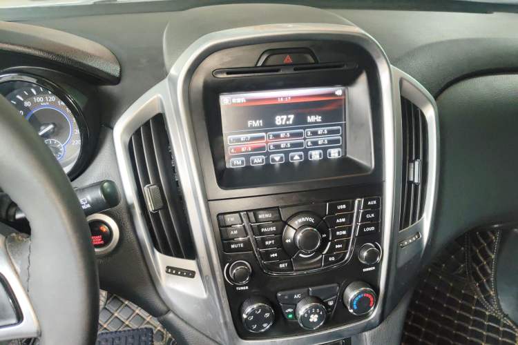 Used JMC Yusheng S350 2013 2.4T Automatic 2WD Diesel Luxury Edition 5 Seats