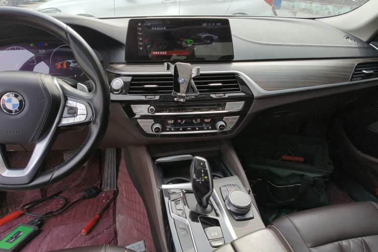 Used BMW 5 Series 2018 Facelifted 530Li Luxury Edition Premium Package
