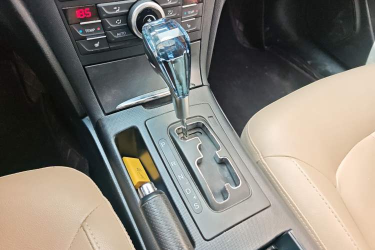 Used Bestune B70 2014 2.0L automatic luxury version
