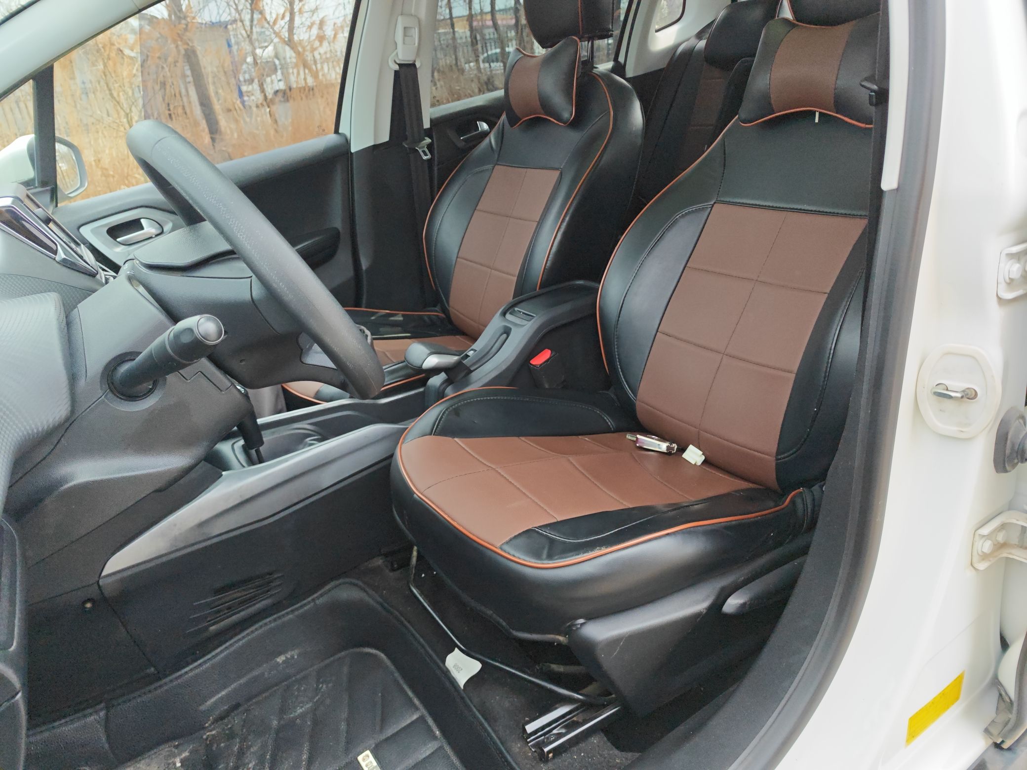 Переднее сиденье в автомобиле