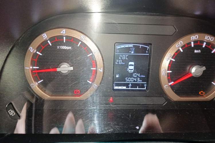 Used FORTHING Lingzhi 2019 M5L 1.6L 7-Seater Luxury Model China VI Standard Odometer Close Up