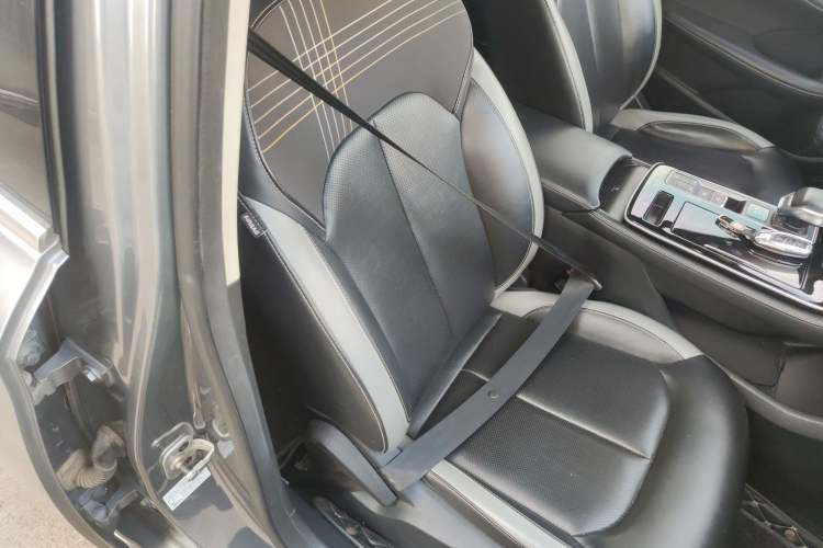 Used Roewe i6 MAX 2020 300TGI Automatic Cool & Stylish Skyroof Edition