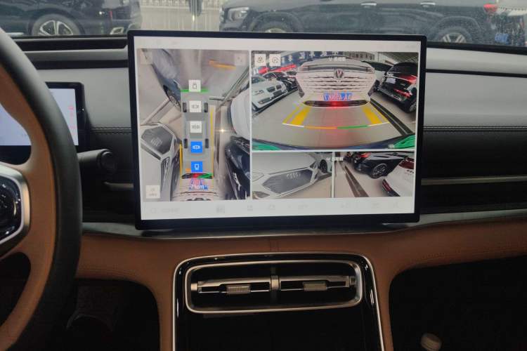 Used Geely Galaxy A7 2025 Model EM-i 150km Starship Edition Audio And AC Panel