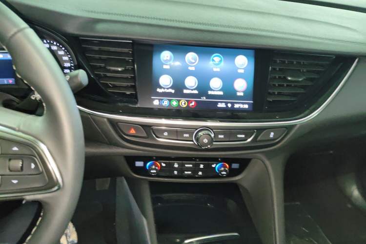 Used Buick Regal 2024 25T Deluxe Edition Audio And AC Panel