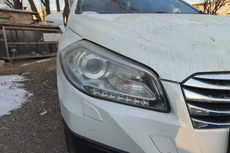 Used Suzuki S-Cross 2015 1.4T Automatic 4x4 Prestige Model Right Front Headlight