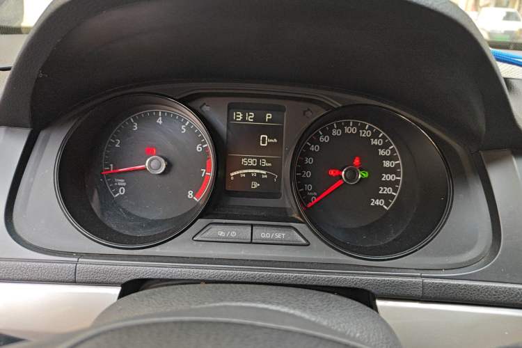 Used Volkswagen Lavida 2015 1.6L Automatic Fashion Edition Instrument Cluster