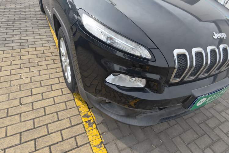 Used Jeep Cherokee 2016 2.0L Superior Edition
