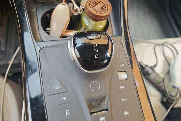 Used BYD Qin PLUS 2024 HONOR Edition DM-i 55KM Leading Model Gear Lever