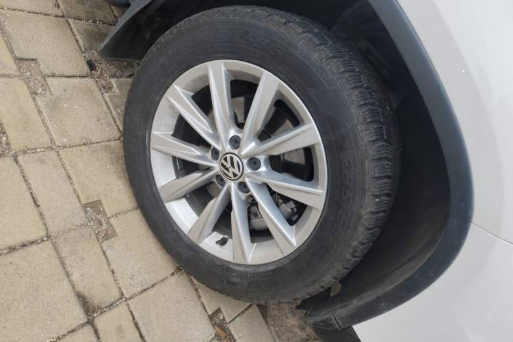 Used Volkswagen Tiguan 2015 1.8TSI Automatic Two-Wheel Drive Comfort Edition Right Front Wheel Hub