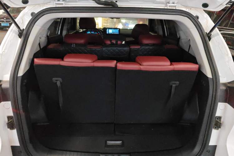 Used JETOUR X70 2023 1.5T DCT Overpass PRO+ Edition 7 Seats
