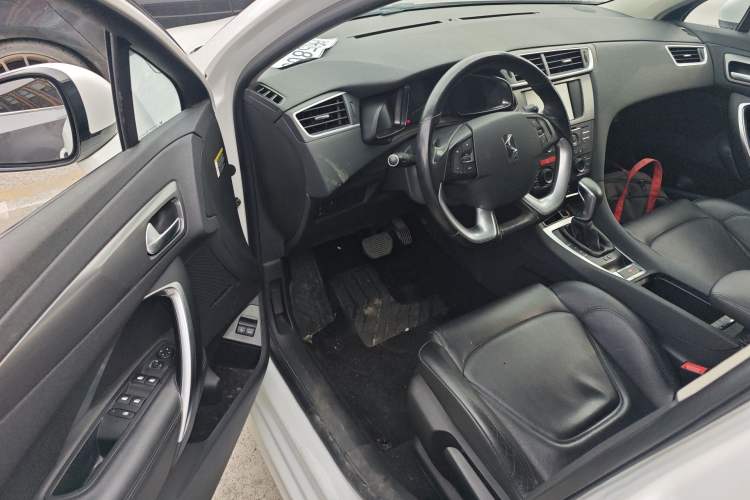 Used DS 5LS 2015 1.6T Elegant Edition THP160
