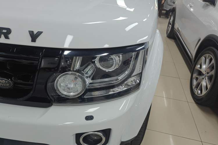 Used Land Rover Discovery 2016 3.0 SC V6 SE Left Front Headlight