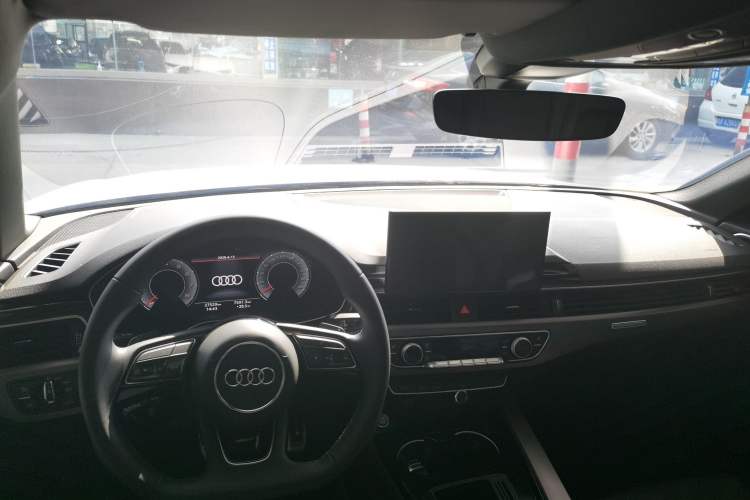 Used Audi A4L 2023 40 TFSI quattro Luxury Dynamic Edition Center Console