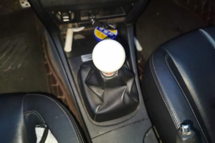 Used Soueast V3 Lingyue 2012 Revised Version 1.5L Manual – Style Edition Gear Lever