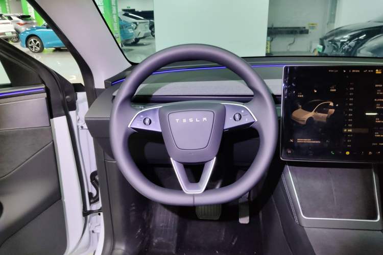 Used Tesla Model Y 2025 Long-Range All-Wheel-Drive Version