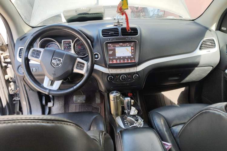 Used Dodge Journey 2013 2.4L Two-Wheel Drive Luxury Version