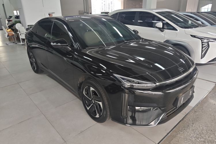 Used Geely Galaxy L6 2023 60km PLUS Front Right 45 Deg