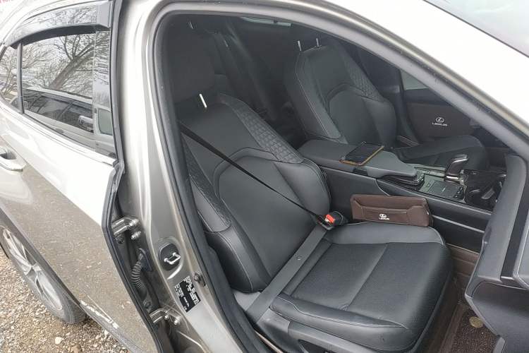 Used Lexus UX New Energy 2020 300e Pure·Joy Edition Right Front Seat