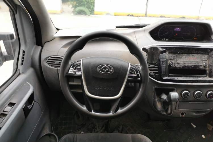 Used SAIC MAXUS Xintu V80 2021 2.0T Manual Classic Aoyuntong Short Wheelbase Mid-Roof 5/6-Seater Steering Wheel