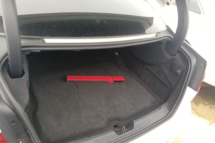 Used Jaguar XEL 2020 2.0T 200PS R-DYNAMIC Youth Sports Edition Trunk