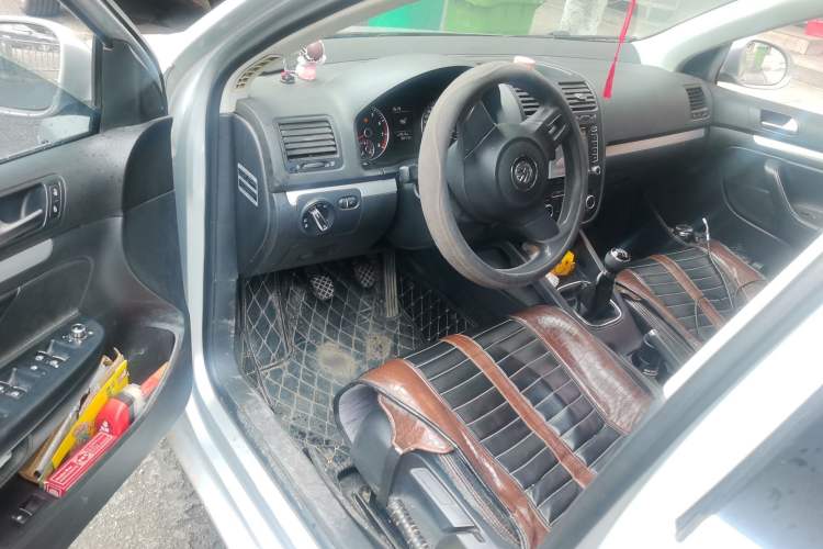 Used Volkswagen Sagitar 2011 1.6L Manual Comfort Version Driver Seat