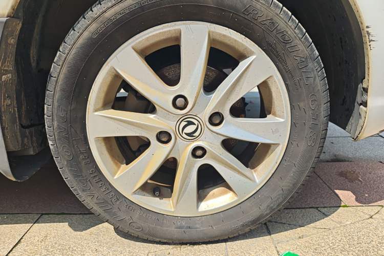 Used Dongfeng Fengon 330 2018 1.5L 330S Comfort Edition China V Standard DK15 Right Front Wheel Hub